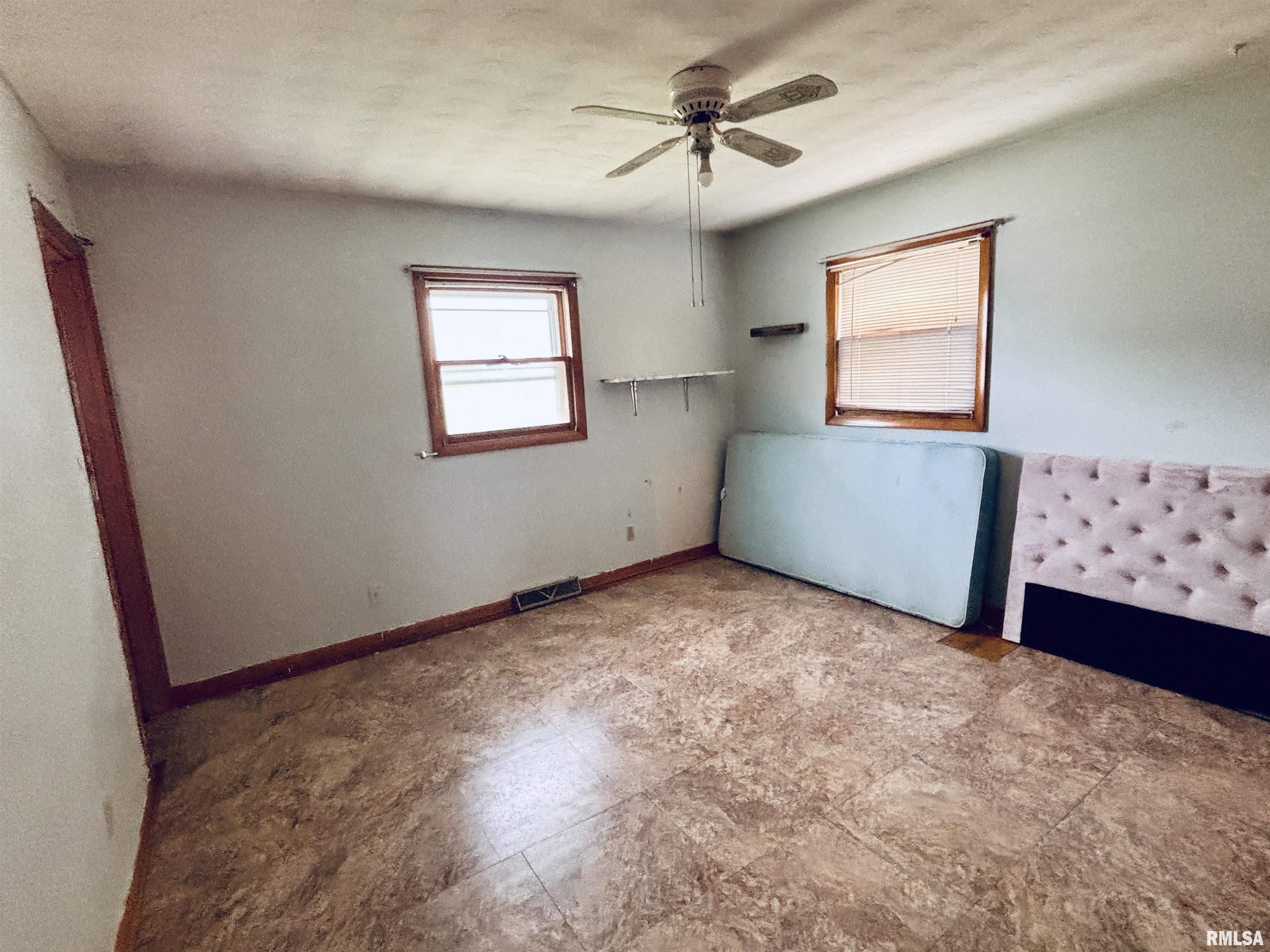 2072 Faringdon Road Springfield, IL 62702 - Photo 8 of 19