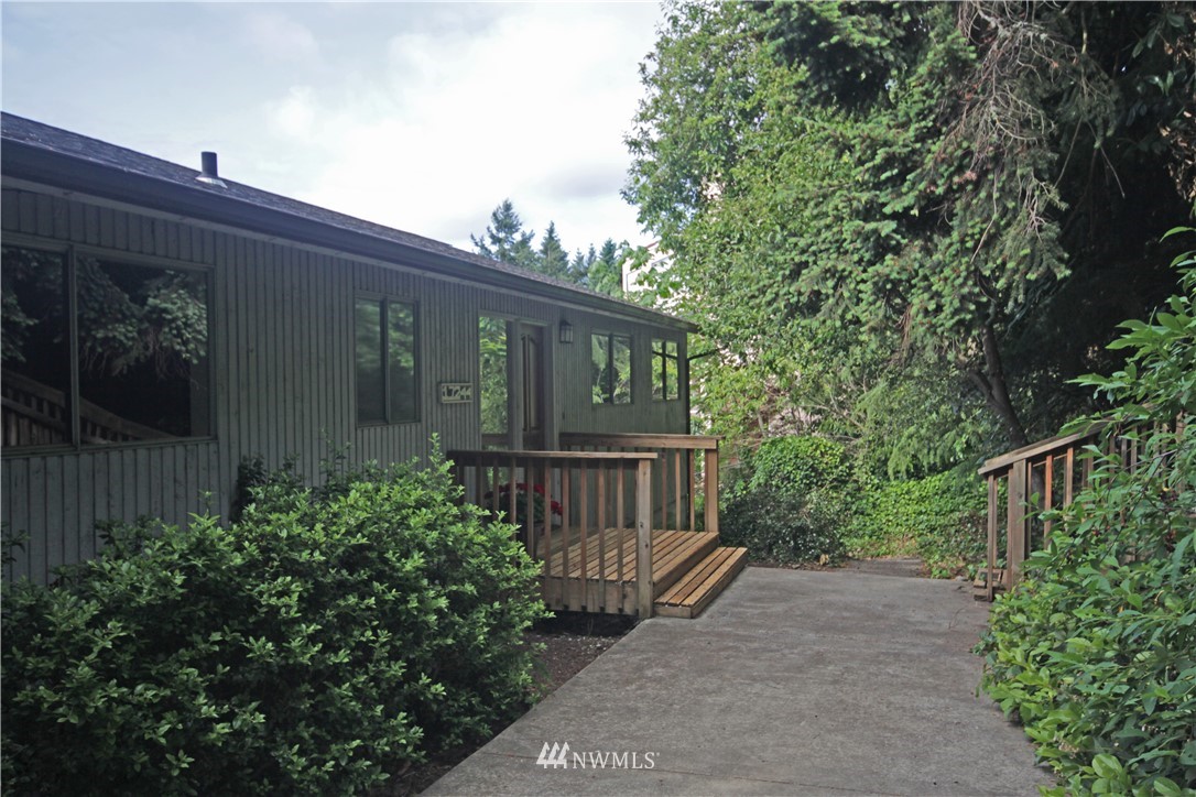 17244 Sylvester Road Southwest Normandy Park, WA 98166 - Photo 2 of 23 Gallery Image 2