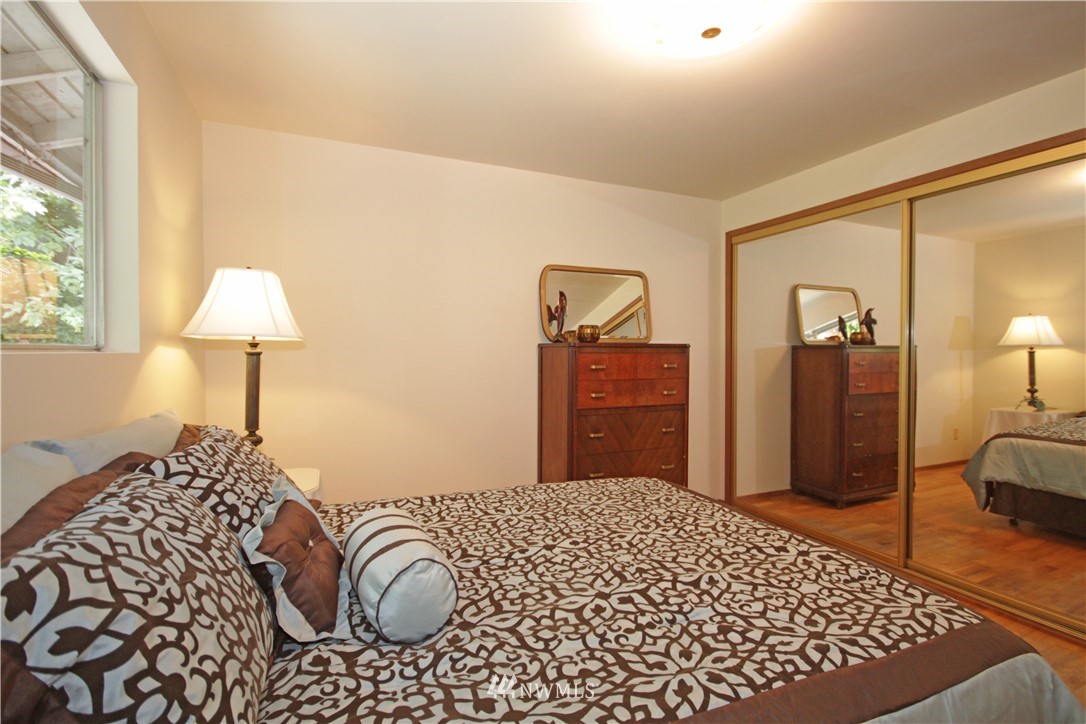 17244 Sylvester Road Southwest Normandy Park, WA 98166 - Photo 12 of 23 Gallery Image 12