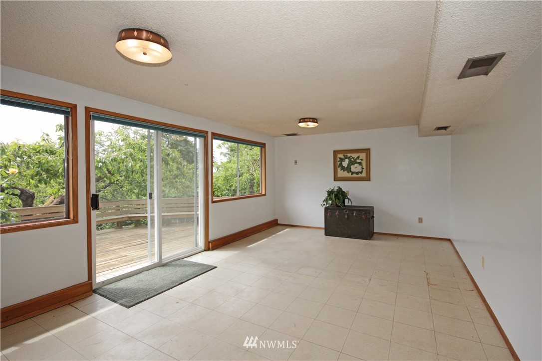17244 Sylvester Road Southwest Normandy Park, WA 98166 - Photo 18 of 23 Gallery Image 18