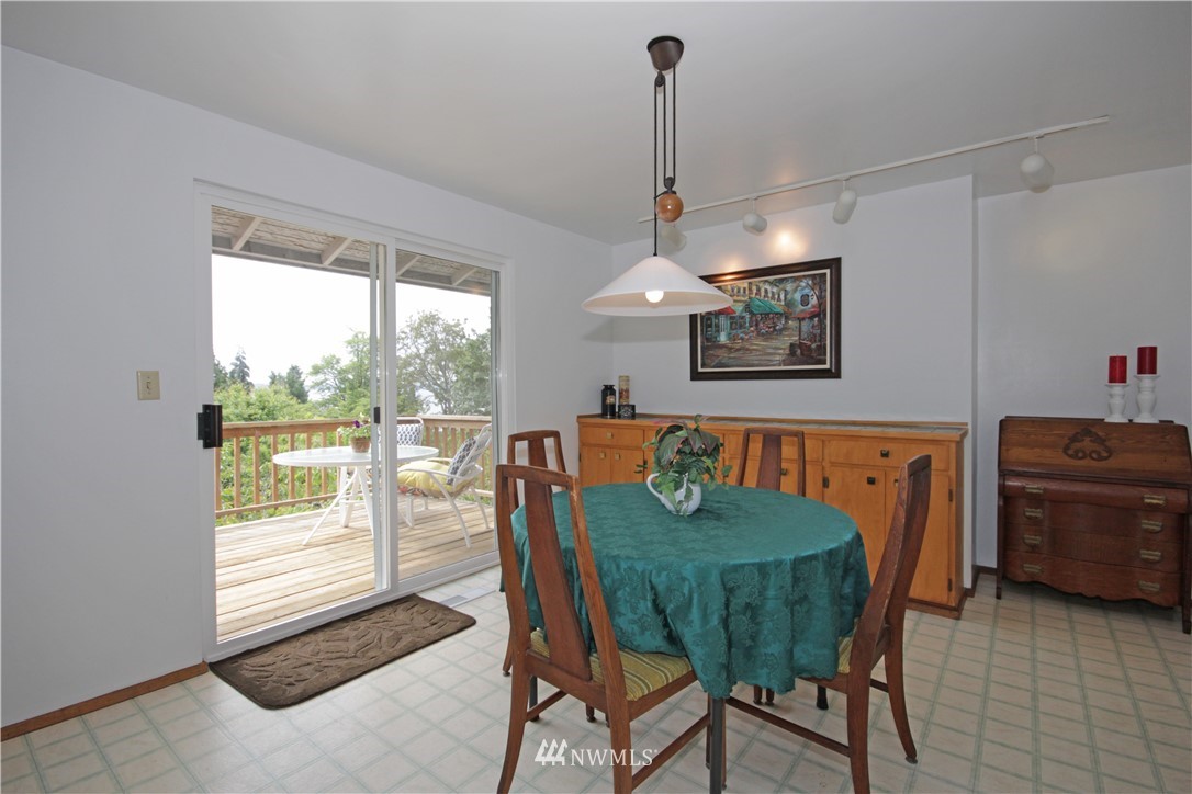 17244 Sylvester Road Southwest Normandy Park, WA 98166 - Photo 8 of 23 Gallery Image 8