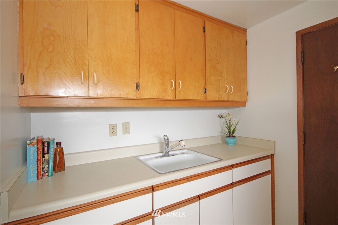 17244 Sylvester Road Southwest Normandy Park, WA 98166 - Photo 10 of 23 Gallery Image 10