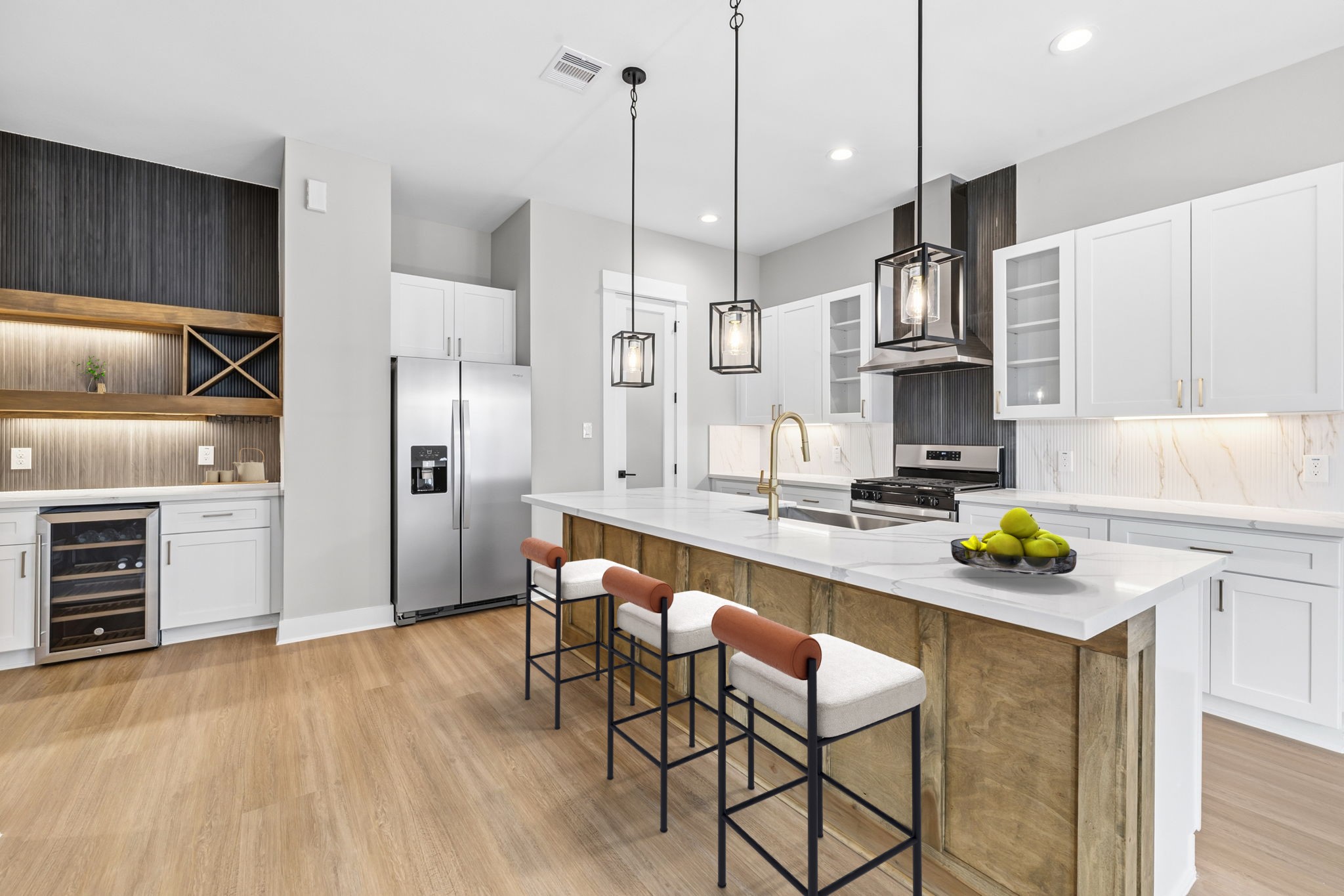 719 Thornton Road, Unit D Houston, TX 77018 - Photo 4 of 50 Virtually staged