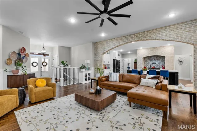 $704,900 | 262 Orange Bowl Dr Cape, Cape Girardeau, MO 63701