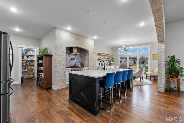 $704,900 | 262 Orange Bowl Dr Cape, Cape Girardeau, MO 63701