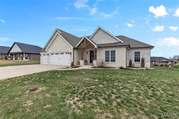 $684,500 | 262 Orange Bowl Dr Cape, Cape Girardeau, MO 63701