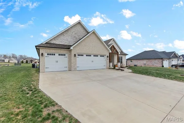 $684,500 | 262 Orange Bowl Dr Cape, Cape Girardeau, MO 63701