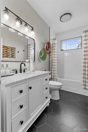 $684,500 | 262 Orange Bowl Dr Cape, Cape Girardeau, MO 63701