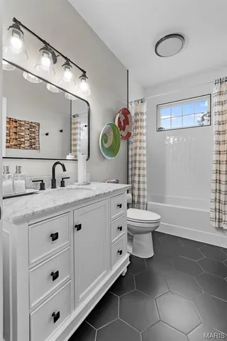 $704,900 | 262 Orange Bowl Dr Cape, Cape Girardeau, MO 63701