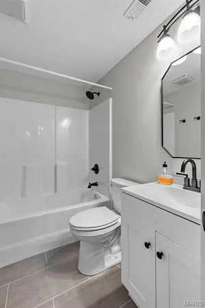 $684,500 | 262 Orange Bowl Dr Cape, Cape Girardeau, MO 63701