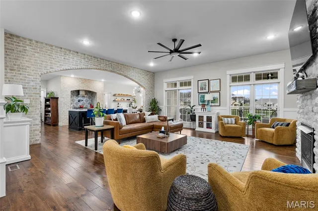 $704,900 | 262 Orange Bowl Dr Cape, Cape Girardeau, MO 63701