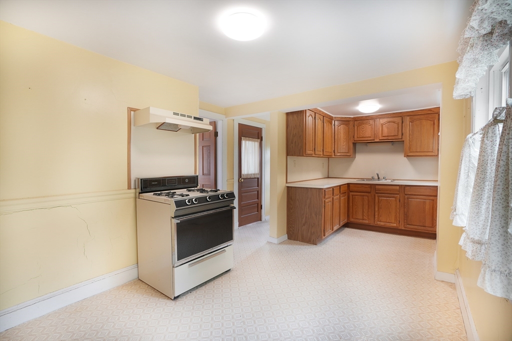 12 Bungalow Road Boston, MA 02132 - Photo 11 of 27