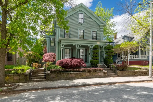 $599,900 | 12 Crown Street, Worcester, MA 01609