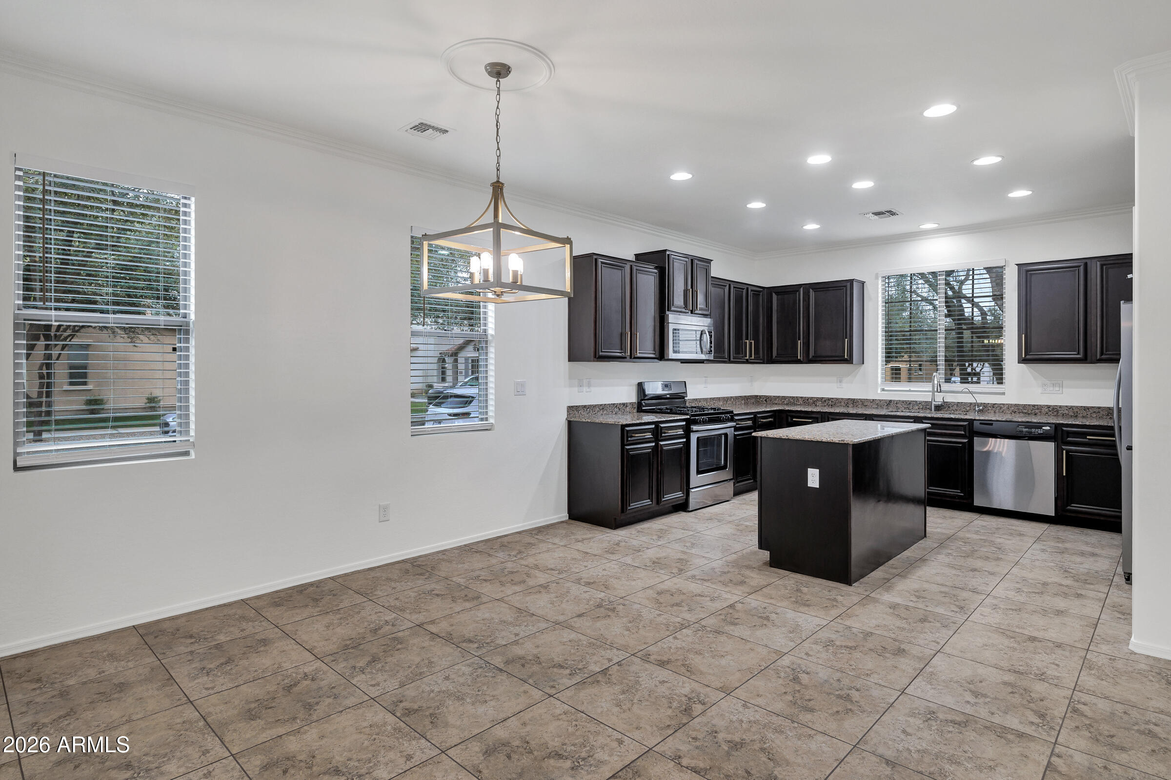 3488 South Seneca Way Gilbert, AZ 85297 - Photo 8 of 42 3488 S Seneca Way-8