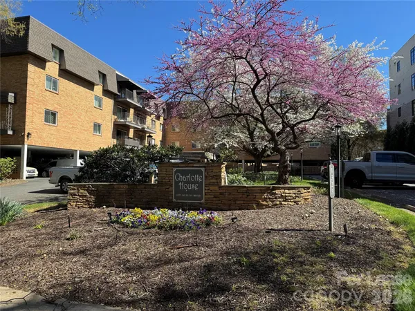 $1,975 | 1323 Queens Road, Unit 303, Charlotte, NC 28207