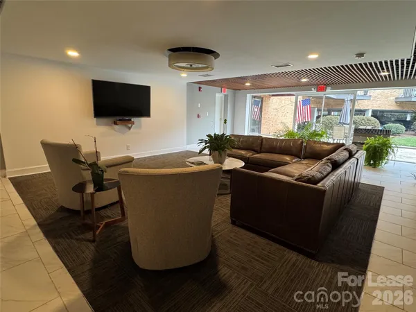 $1,975 | 1323 Queens Road, Unit 303, Charlotte, NC 28207