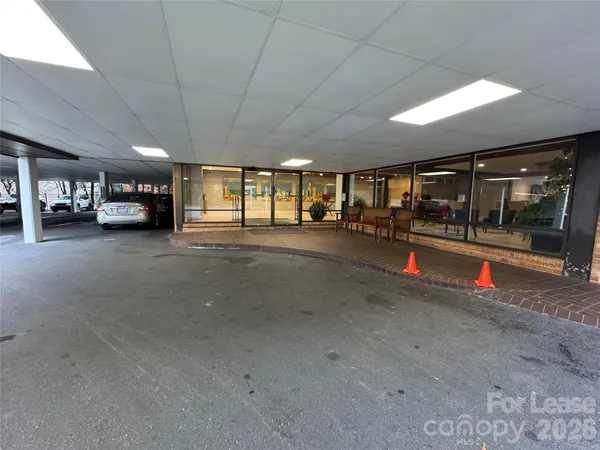 $1,975 | 1323 Queens Road, Unit 303, Charlotte, NC 28207