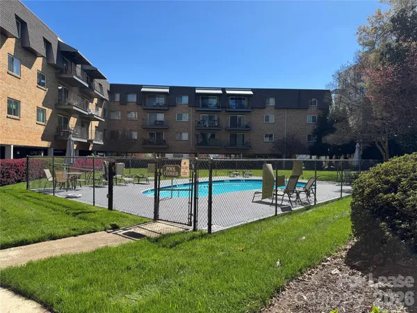 $1,975 | 1323 Queens Road, Unit 303, Charlotte, NC 28207