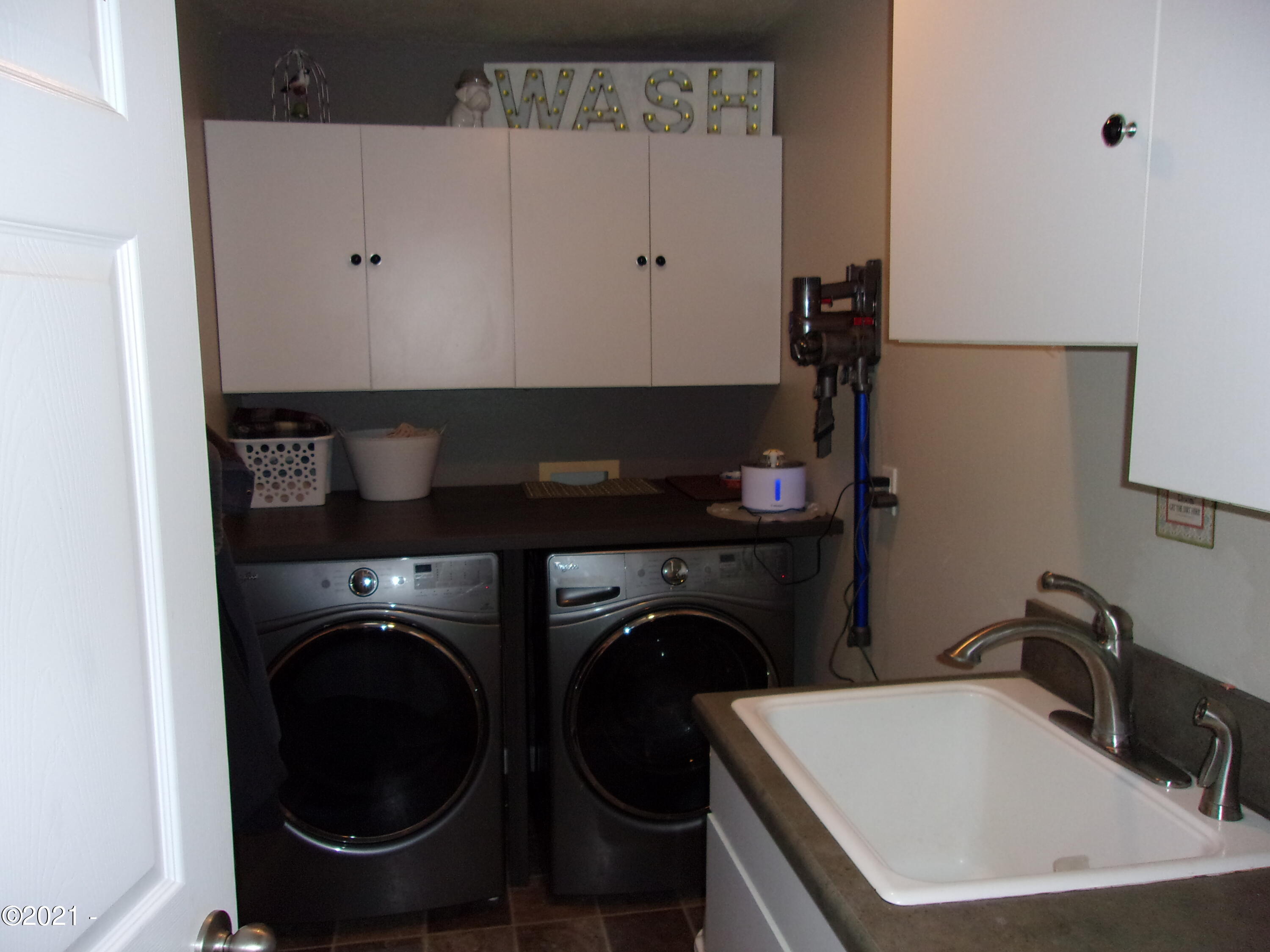 3065 Yaquina Bay Road Newport, OR 97365 - Photo 17 of 32 Main Floor Laundry