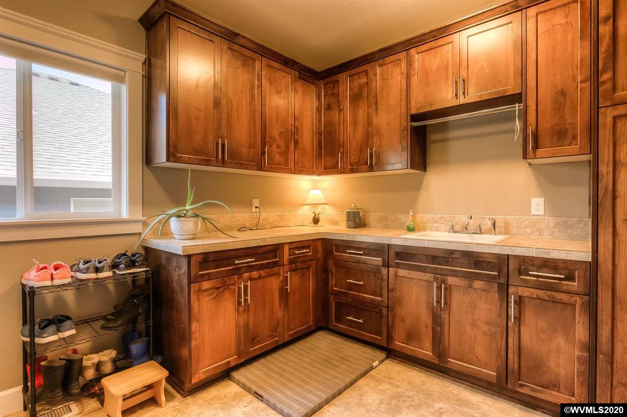 357 Summit View Avenue Southeast Salem, OR 97306 - Photo 32 of 40