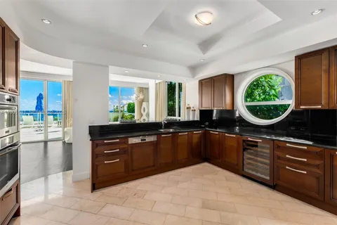 $12,000,000 | 4391 Collins Avenue, Unit 512, Miami Beach, FL 33140