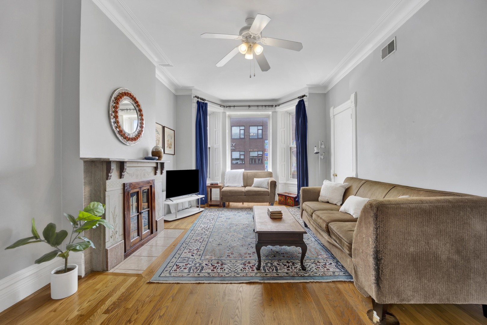 1848 West Cermak Road, Unit 3 Chicago, IL 60608 - Photo 3 of 36 Gallery Image 3