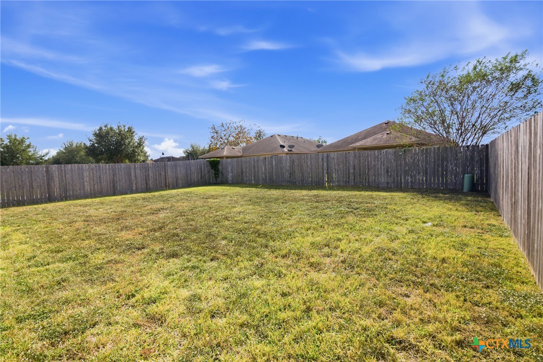 103 Dripping Spring Victoria, TX 77904 - Photo 22 of 27