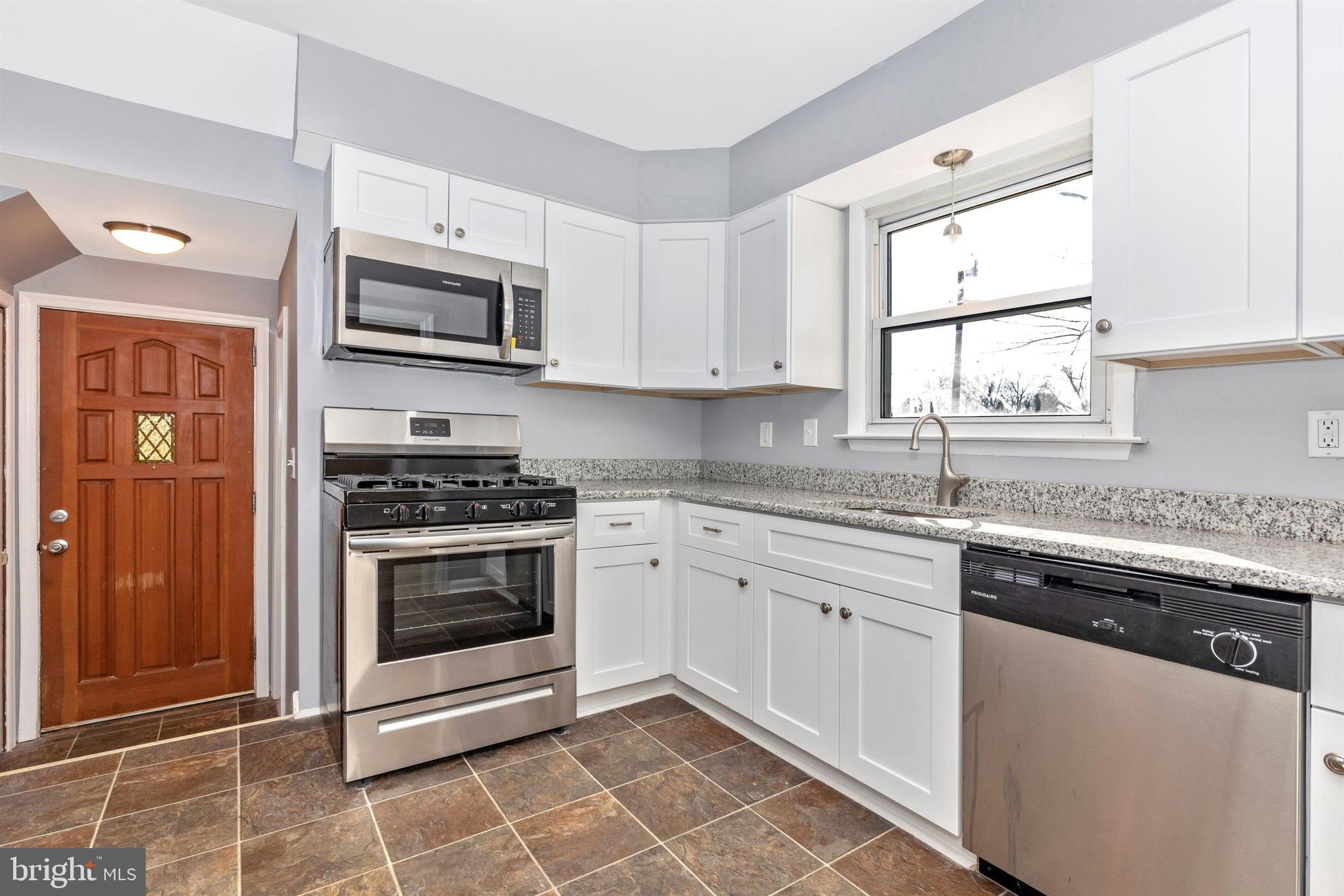113 Avondale Road Norristown, PA 19403 - Photo 4 of 46 New Kitchen ! SS appliances