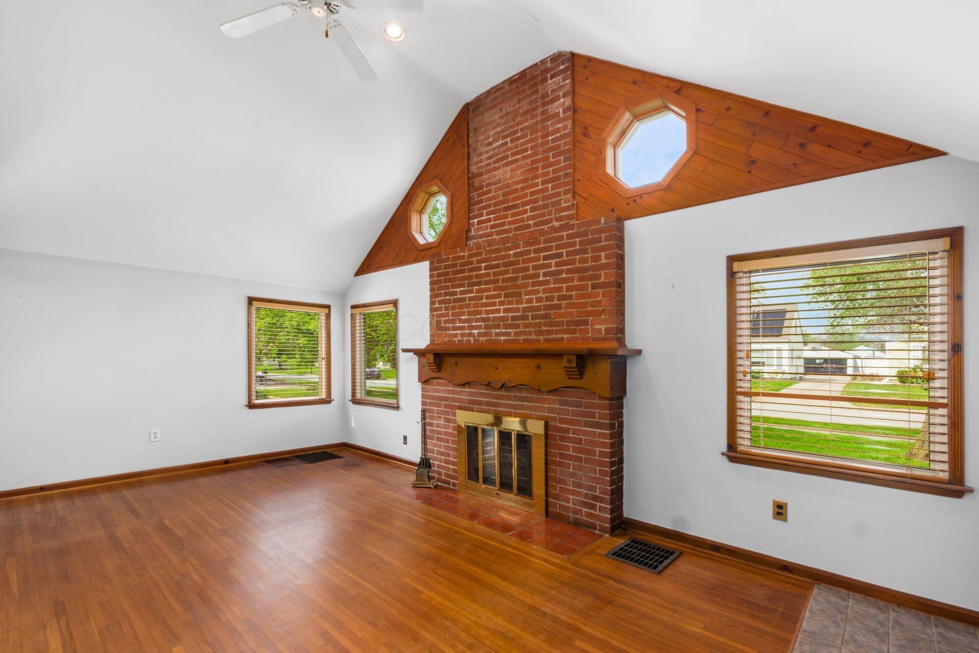 343 Wetmore Road Columbus, OH 43214 - Photo 4 of 45 008_ Rd Columbus OH 43214 USA