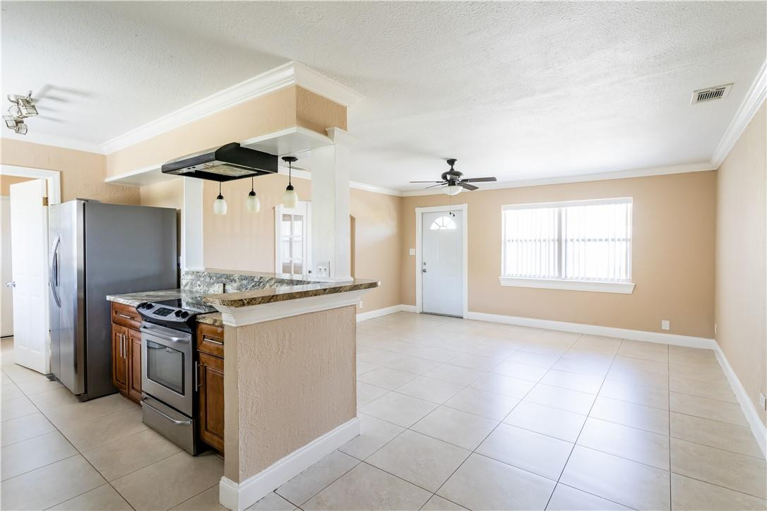 341 West 16th Way Riviera Beach, FL 33404 - Photo 4 of 33 Photo 4