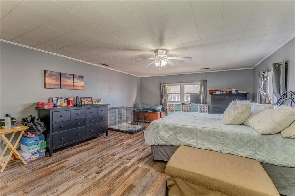 30 Oak Street Aragon, GA 30104 - Photo 28 of 38 a living room with furniture and a flat screen tv