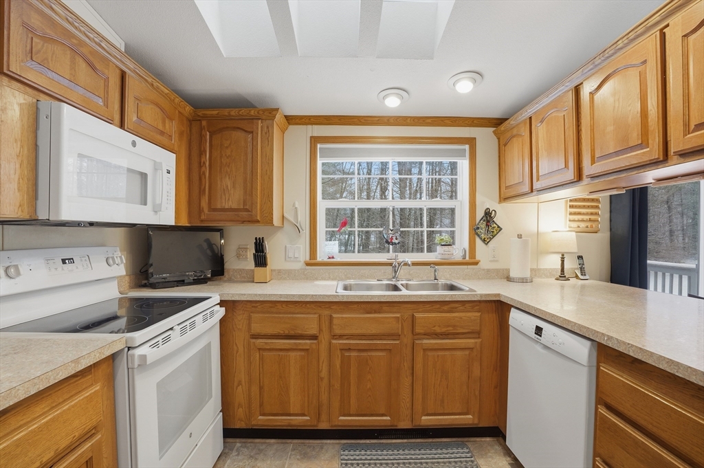 5 Cabot Road Winchendon, MA 01475 - Photo 8 of 31