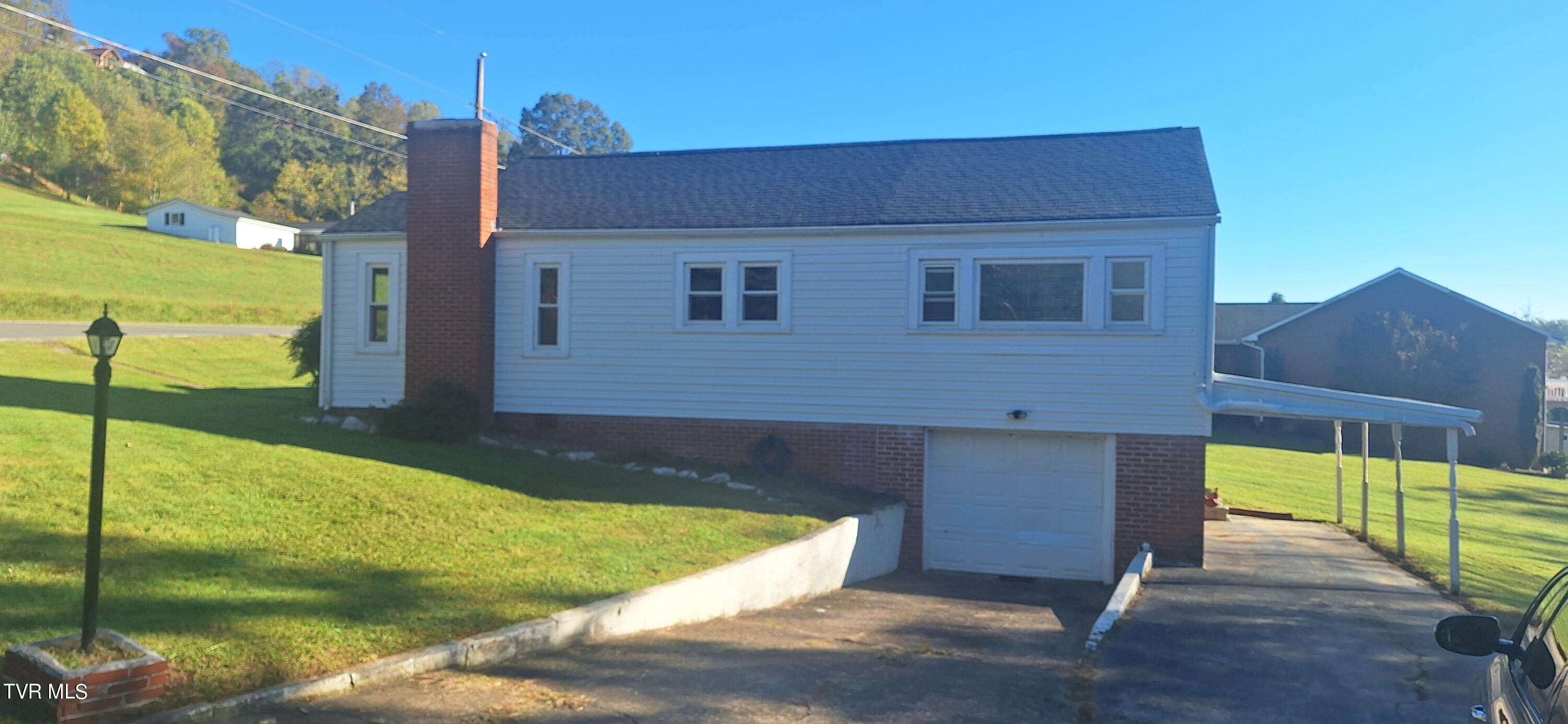 590 Emory Church Road Kingsport, TN 37664 - Photo 3 of 23 20241011_093854