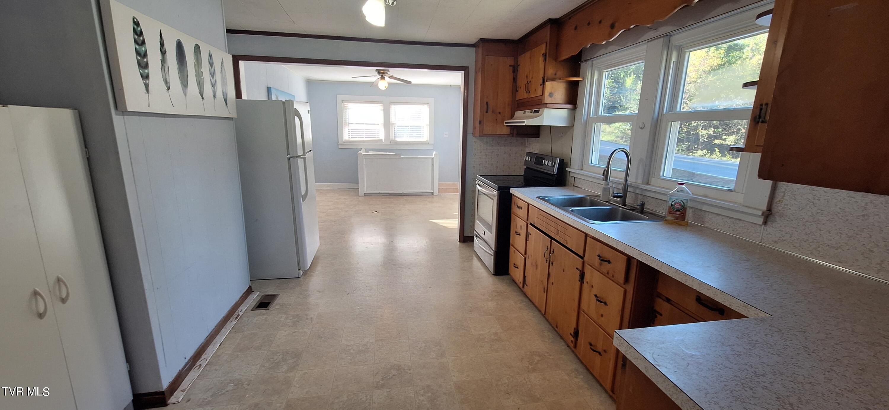 590 Emory Church Road Kingsport, TN 37664 - Photo 9 of 23 20241011_094716