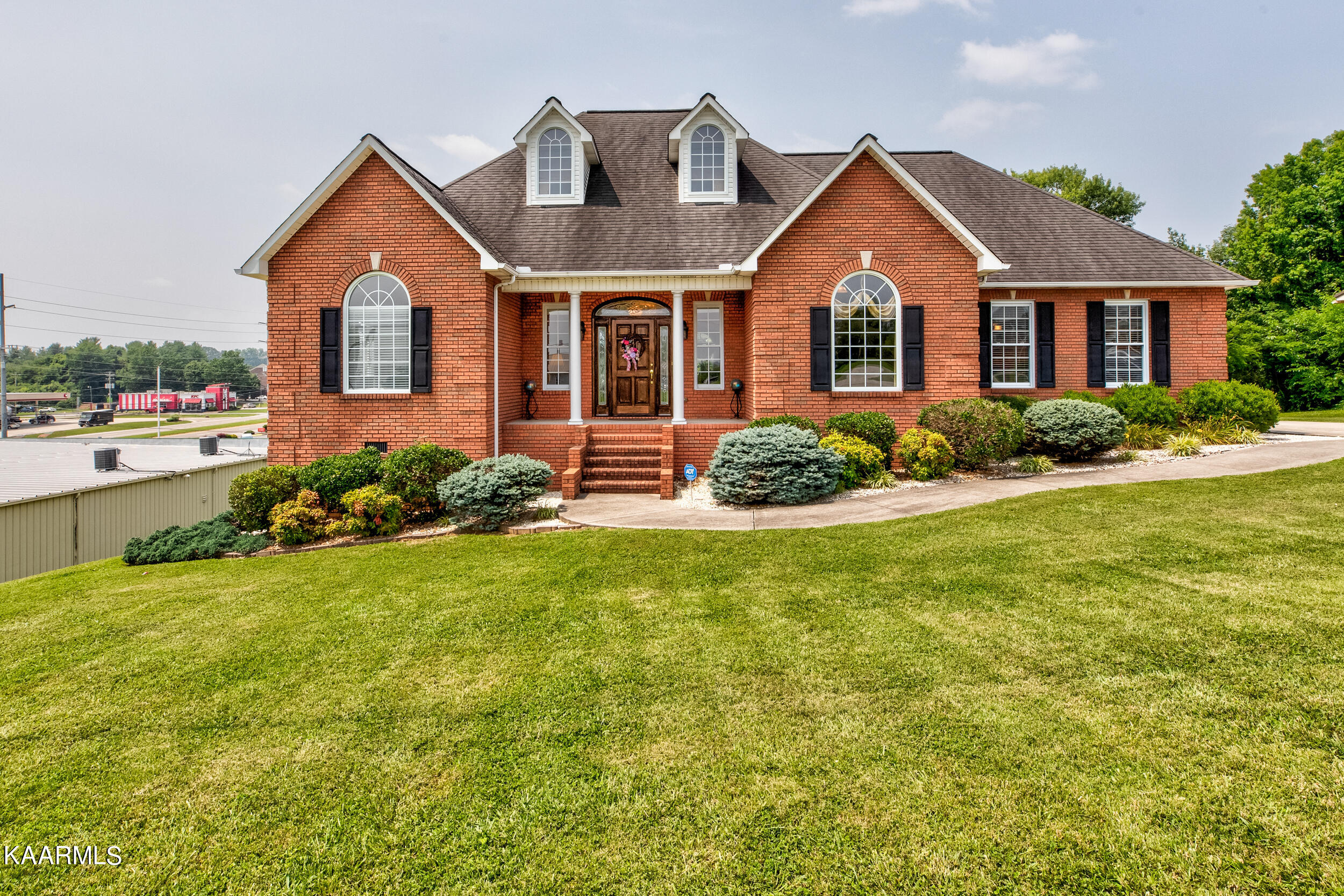 111 Colonial Hts  