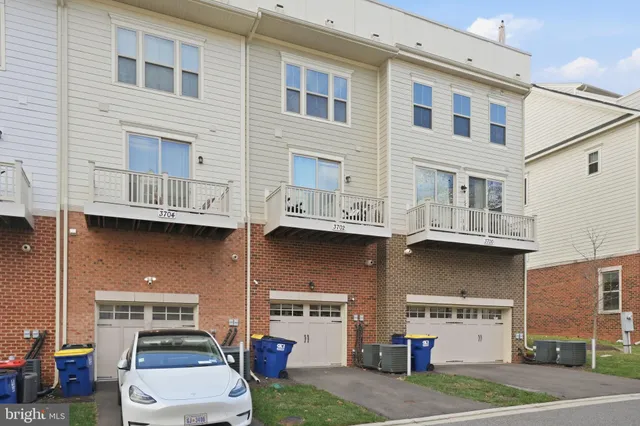 a view of a car park in front of house