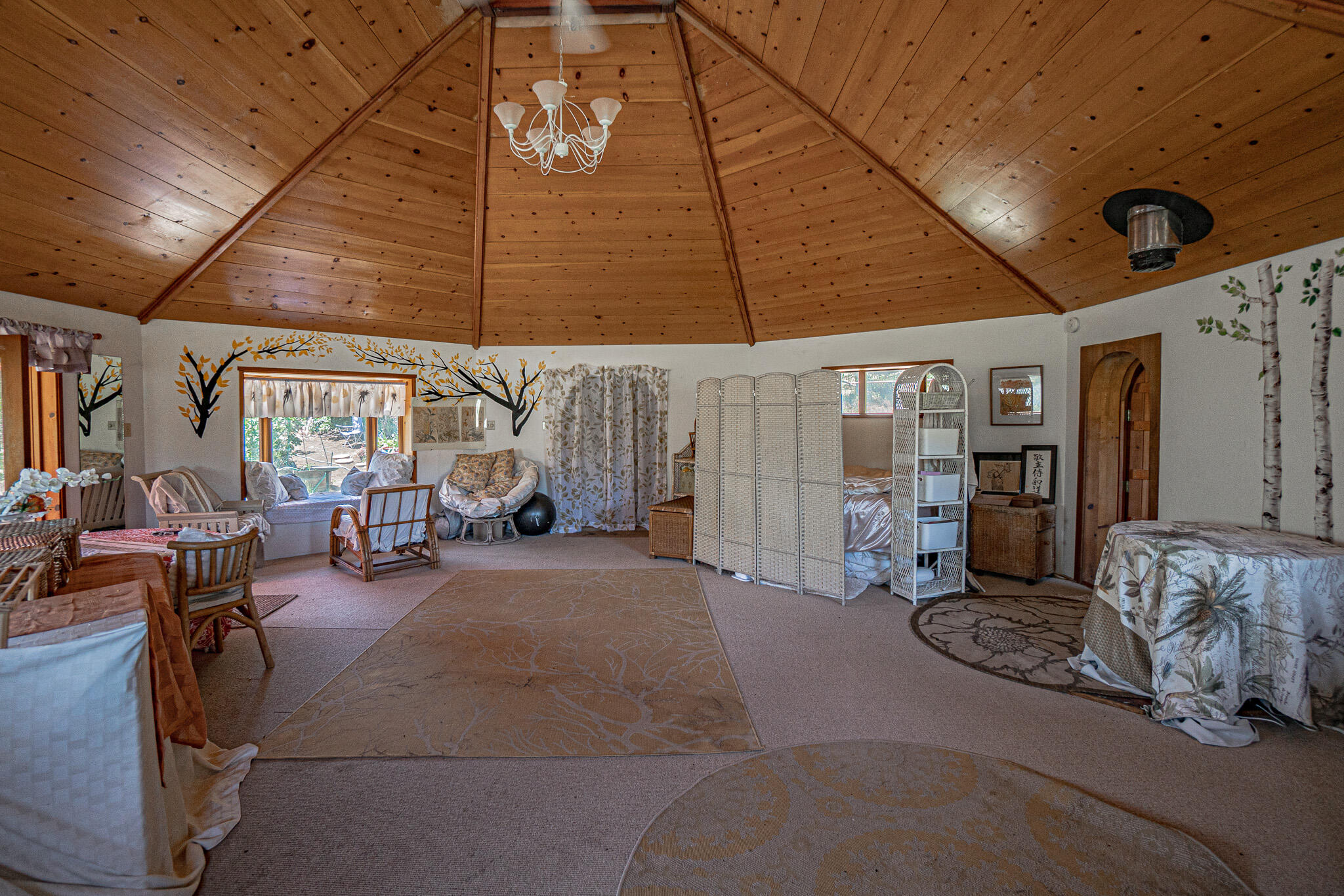 2909 Dead Indian Memorial Road Ashland, OR 97520 - Photo 37 of 75 GUest Cottage Living Area