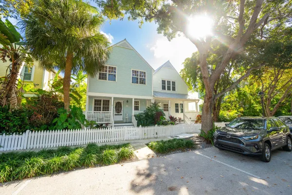 $1,025,000 | 32 Golf Club Drive, Key West, FL 33040