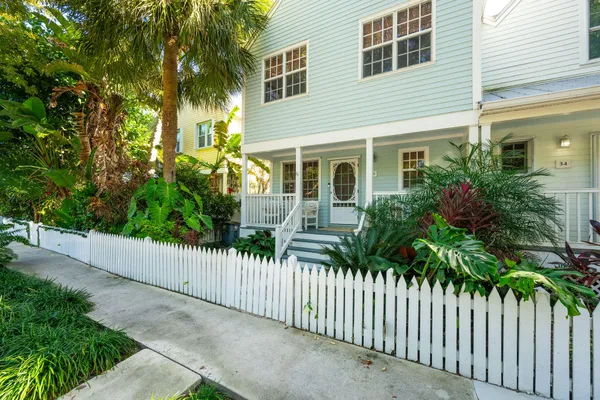 $1,025,000 | 32 Golf Club Drive, Key West, FL 33040
