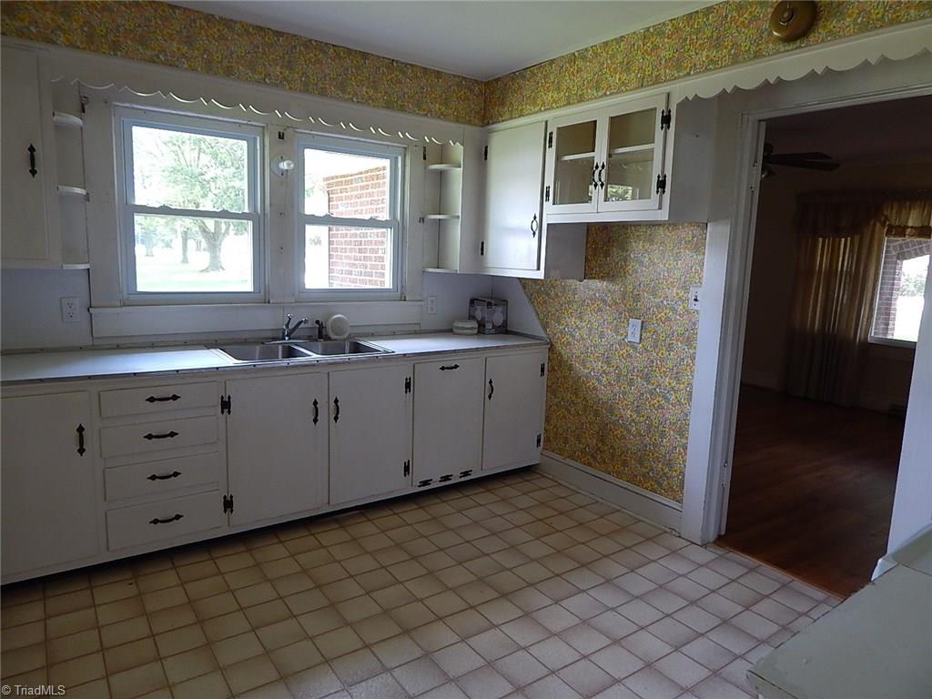1624 Chestnut Grove Road King, NC 27021 - Photo 4 of 16