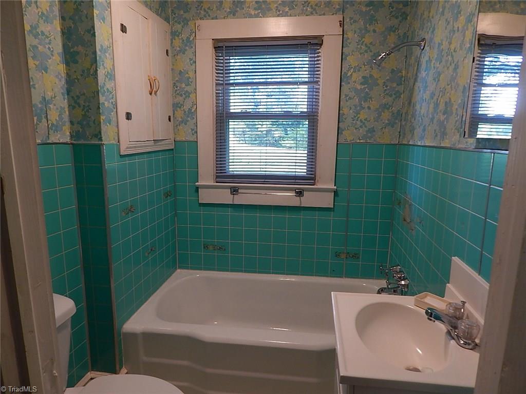 1624 Chestnut Grove Road King, NC 27021 - Photo 10 of 16