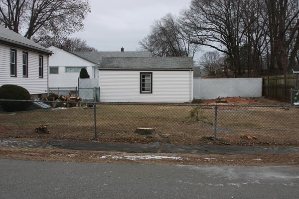 14 Fiske Road Saugus, MA 01906 - Photo 4 of 5 Gallery Image 4