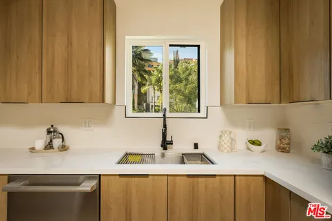 $1,495,000 | 6374 Macal Place, Los Angeles, CA 90068