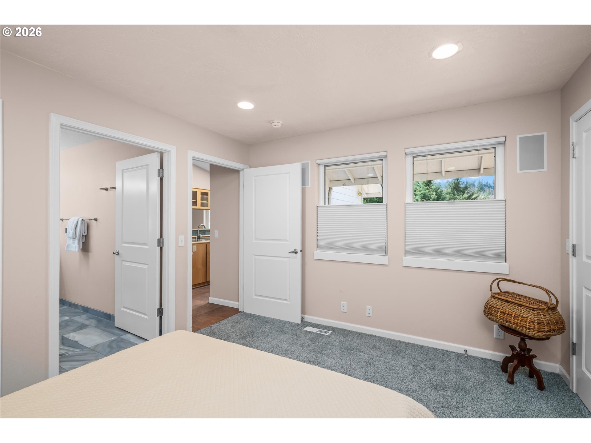 45947 North Gate Creek Road Vida, OR 97488 - Photo 32 of 48 Bedroom, Owner's Suite