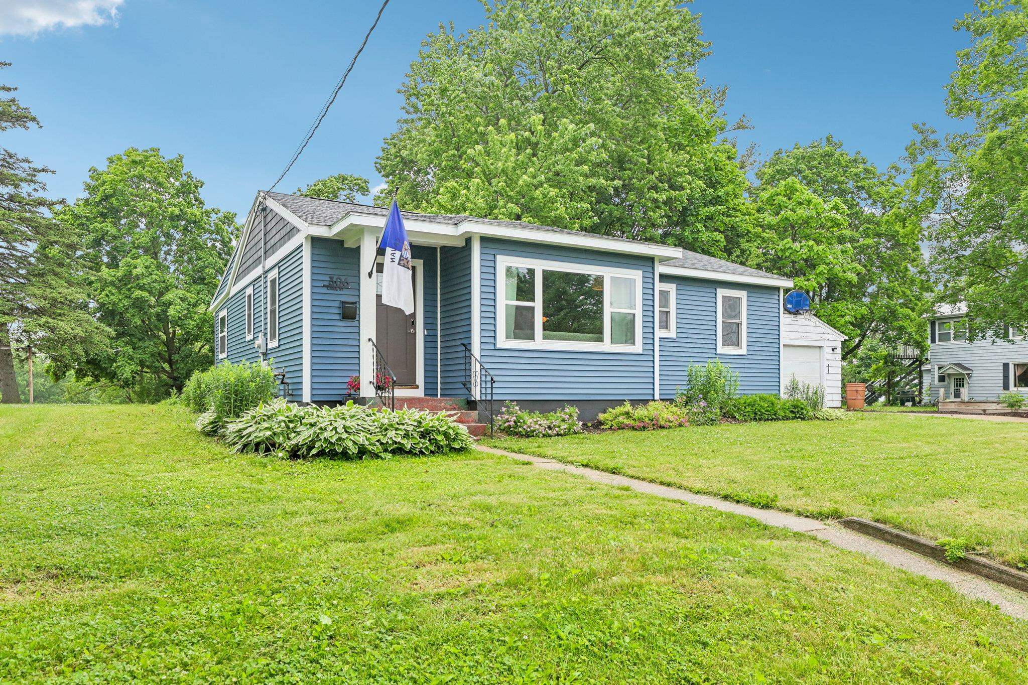 306 Lake Street Mount Horeb, WI 53572 - Photo 2 of 29
