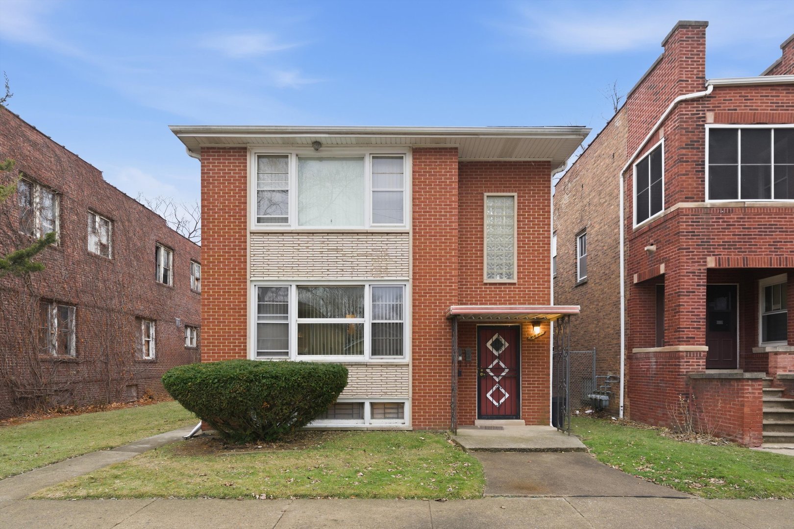 272 East 148th Street Harvey, IL 60426 - Photo 25 of 25 a front view of a house with garden