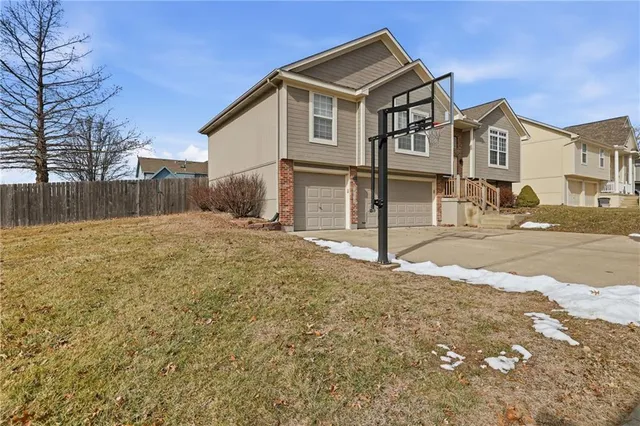 $354,900 | 1810 Northwest Bradford Court, Grain Valley, MO 64029