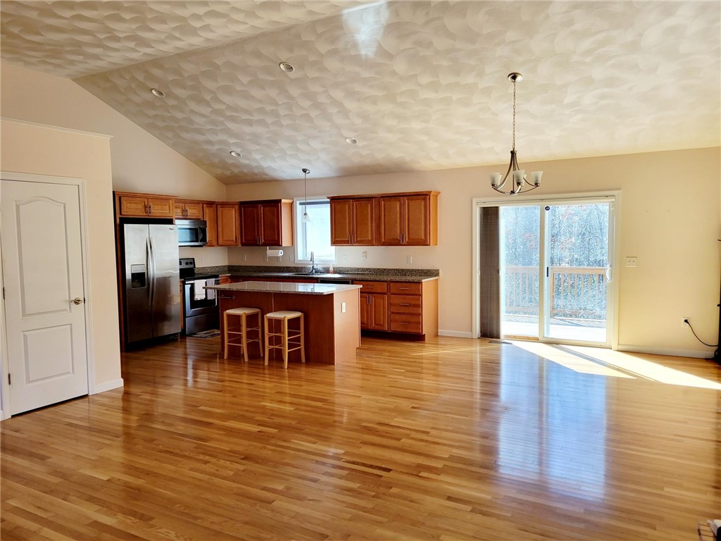 7 Hopkinton Hill Road Hopkinton, RI 02832 - Photo 5 of 26