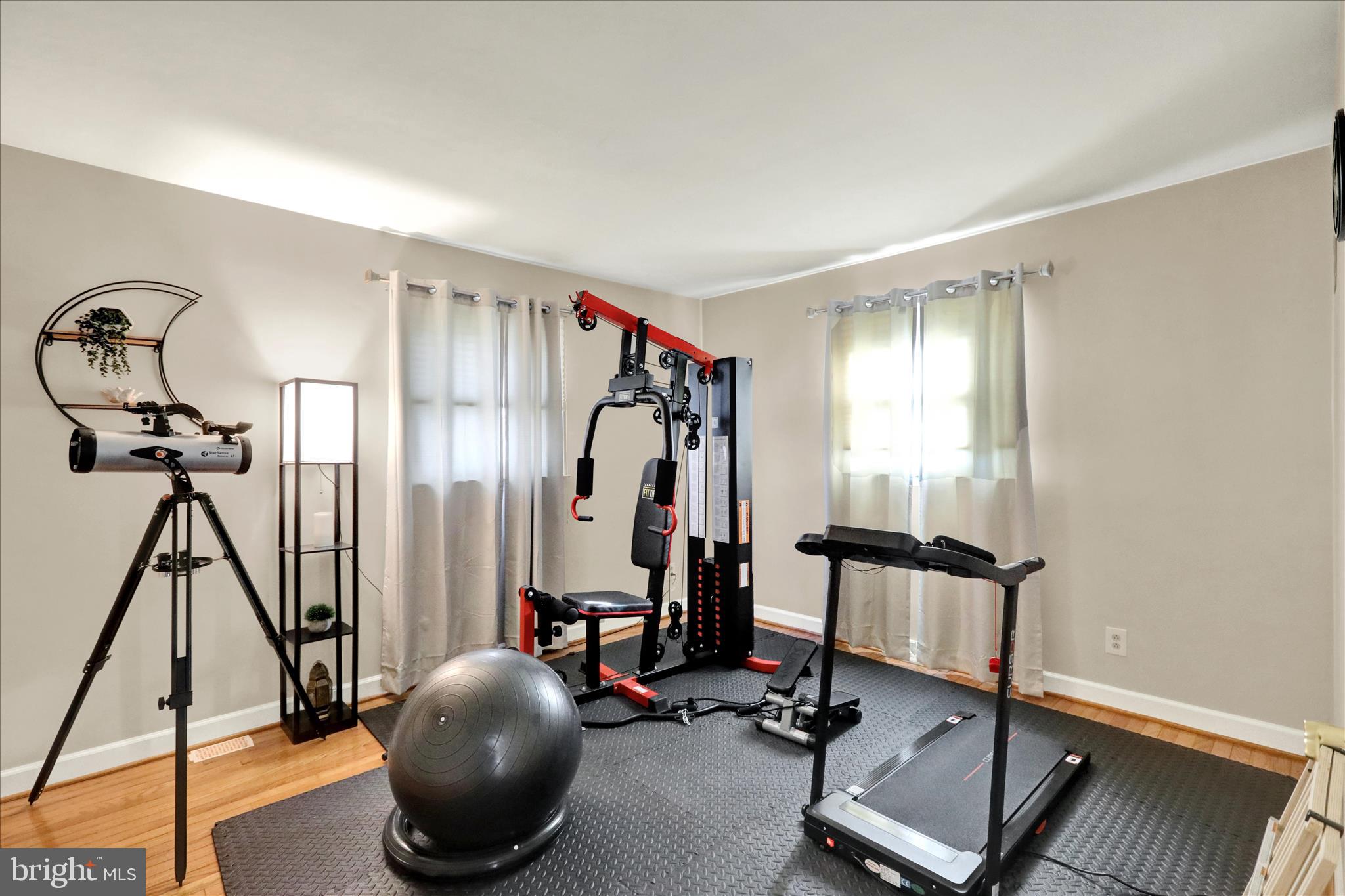 933 Philadelphia Avenue Reading, PA 19607 - Photo 20 of 34 a view of a room with gym equipment