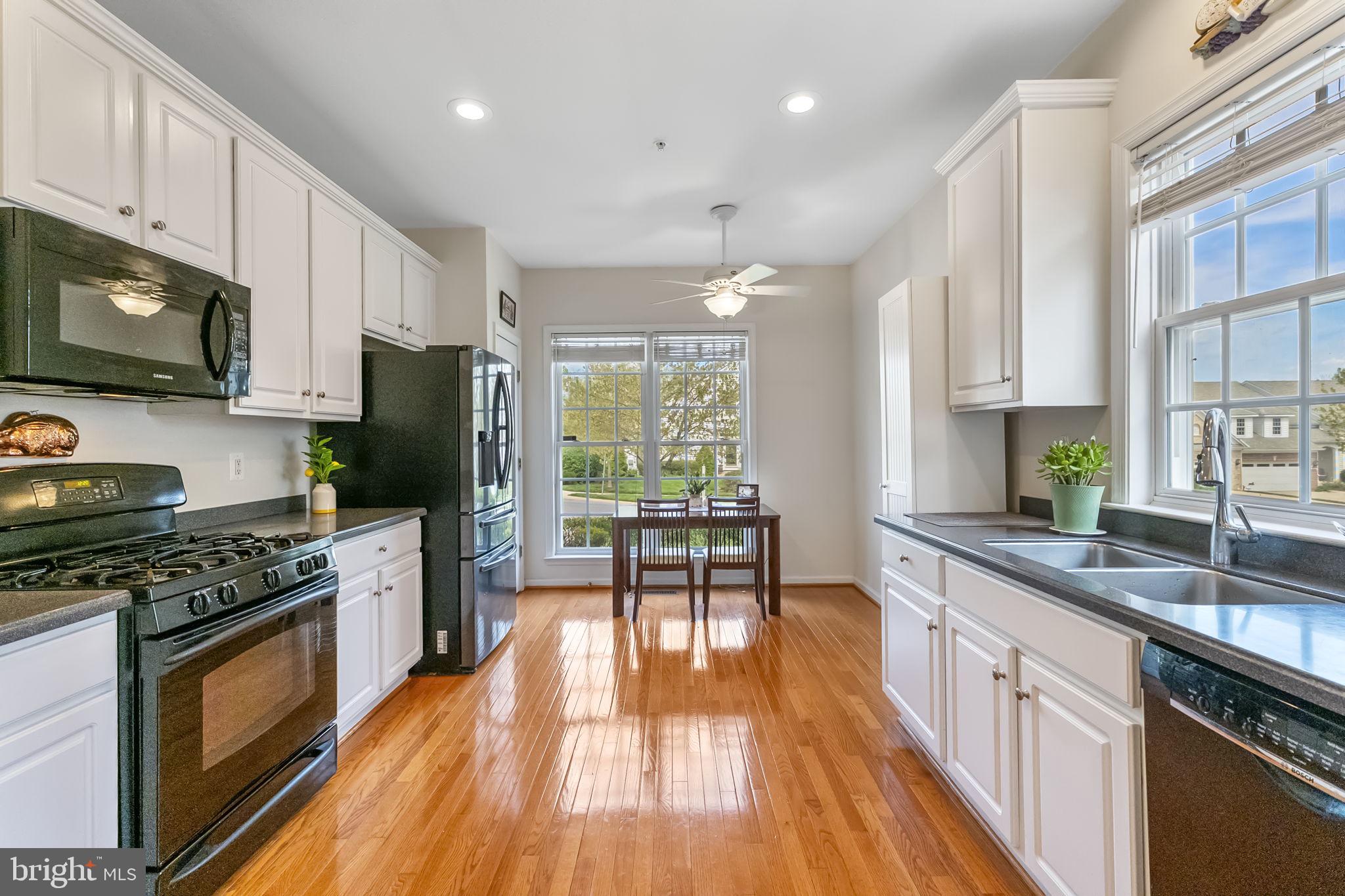 8245 Academy Road, Unit 42 Ellicott City, MD 21043 - Photo 7 of 48 Kitchen with eat-in space